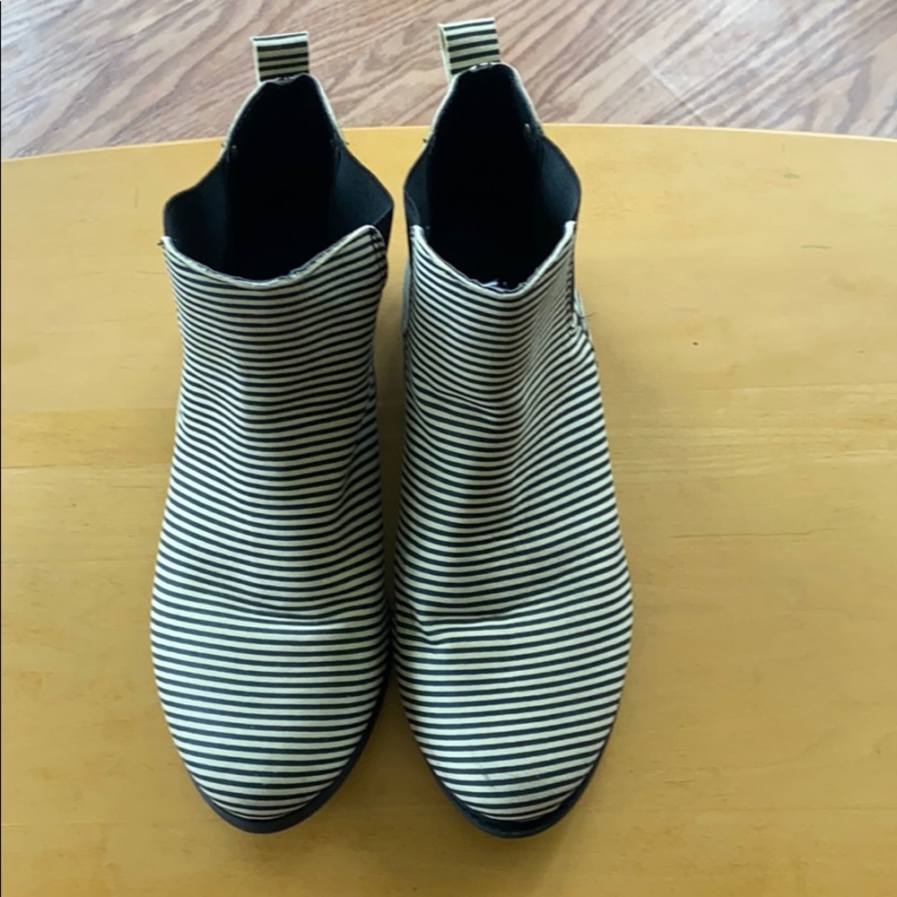 Volcom Killer Chelsea White & Black Bootie 7.5